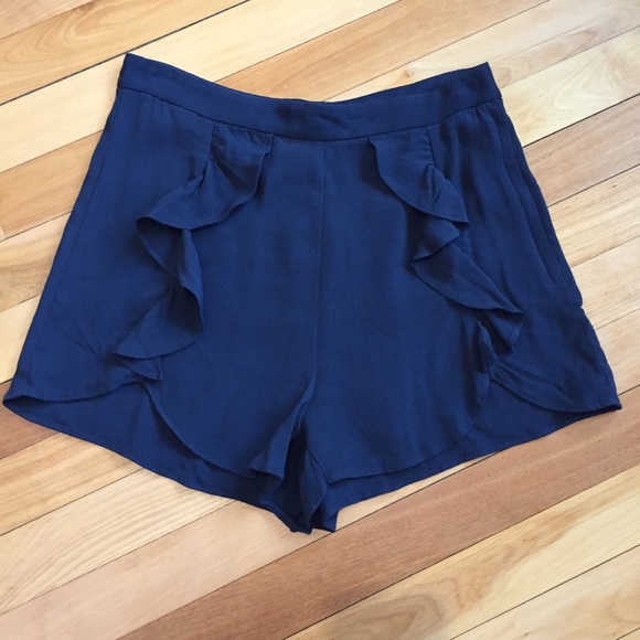 H&M Pants - H&M ruffled navy shorts, sz 6